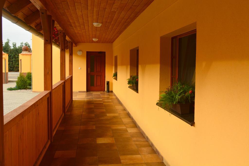 Penzion Farma Dvorec Radnice Chambre photo