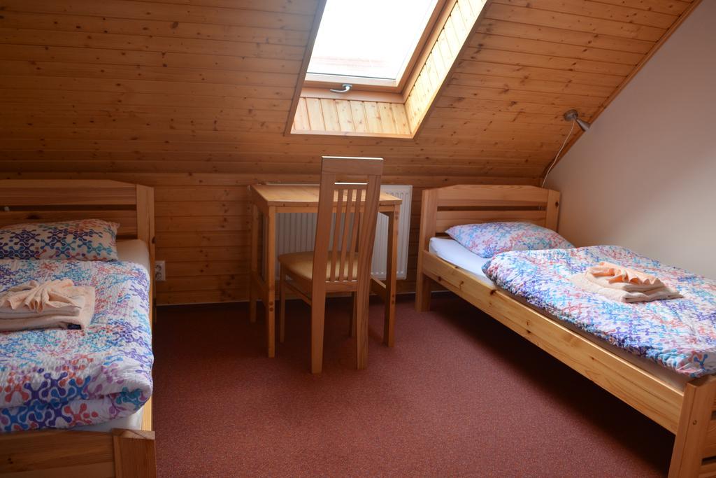 Penzion Farma Dvorec Radnice Chambre photo