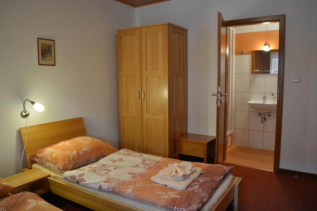 Penzion Farma Dvorec Radnice Chambre photo