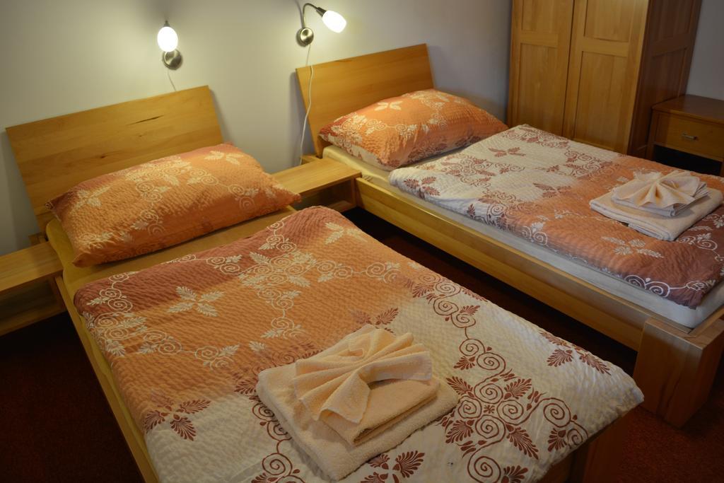 Penzion Farma Dvorec Radnice Chambre photo