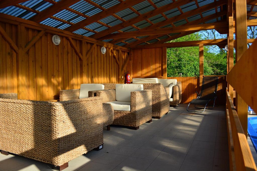 Penzion Farma Dvorec Radnice Extérieur photo