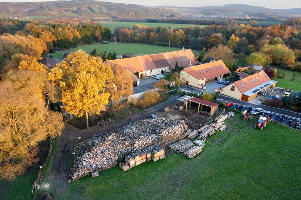 Penzion Farma Dvorec Radnice Extérieur photo